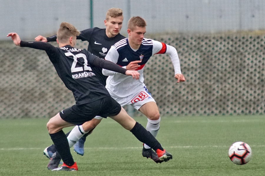 Mecz I LIGI WOJEWÓDZKIEJ B1 JUNIOR MŁODSZY "INTERHALL" Rozwój Katowice - Górnik Zabrze 2:2 w obiektywie naszej kamery